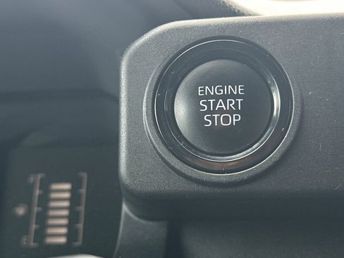 Used 2024 Toyota Tacoma SR5 AWD/4WD image 28