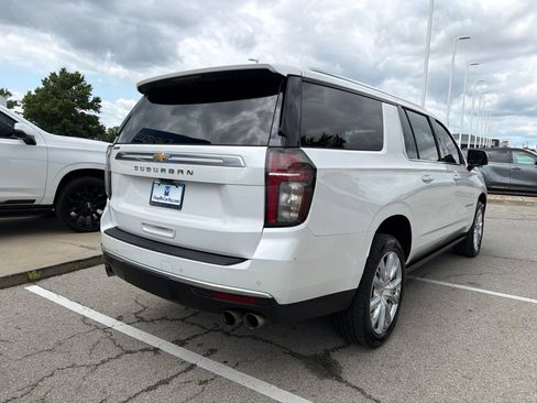Used 2023 Chevrolet Suburban High Country w/ Premium Package 2 AWD/4WD image 15