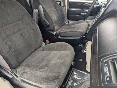 Used 2018 Dodge Grand Caravan SE FWD image 6