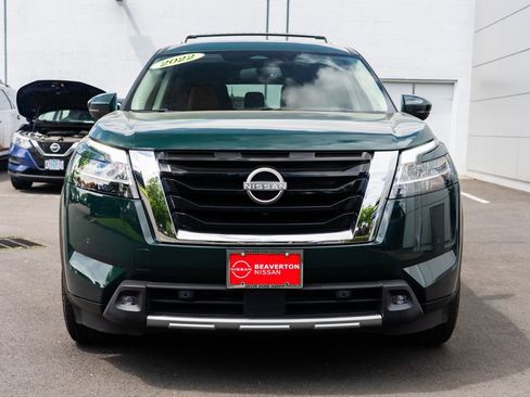Used 2022 Nissan Pathfinder Platinum w/ Cargo Package AWD/4WD image 2
