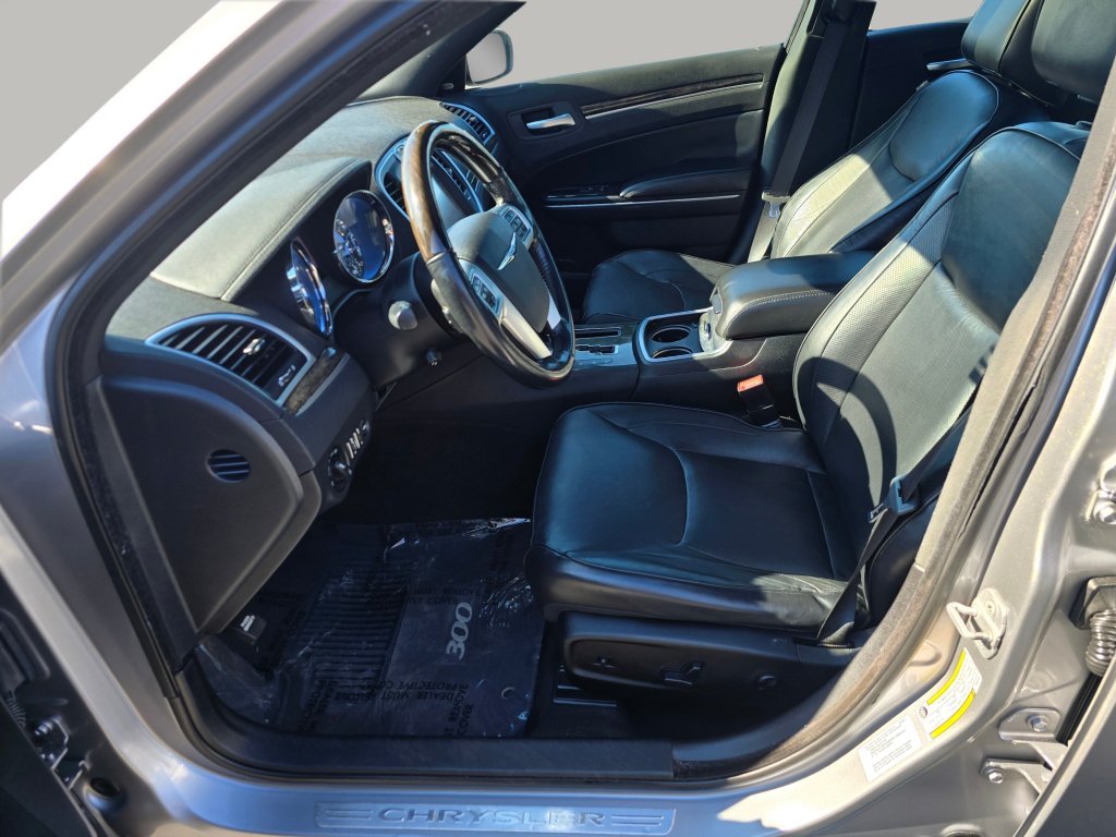 Used 2011 Chrysler 300 C RWD image 22