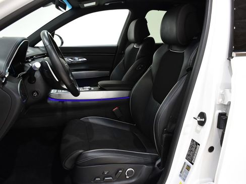 Used 2023 Genesis GV70 2.5T w/ Sport Prestige Package image 17