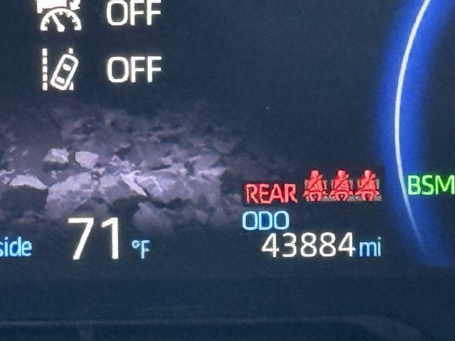 Used 2025 Toyota RAV4 XLE AWD/4WD image 17