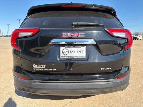Used 2024 GMC Terrain SLE image 13