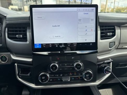 Used 2022 Ford Expedition XLT image 9