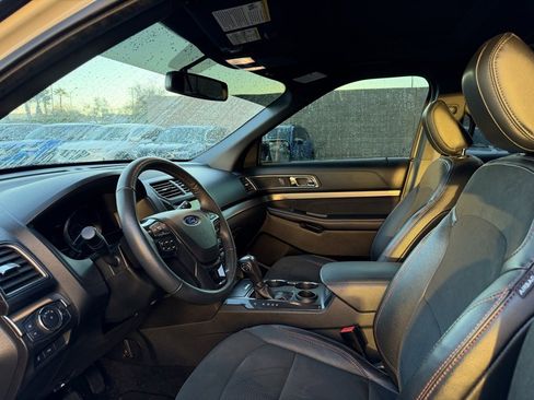 Used 2018 Ford Explorer XLT w/ Equipment Group 202A image 12