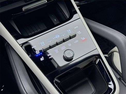 Used 2024 Porsche Cayenne Coupe image 22