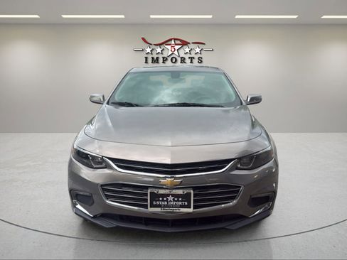 Used 2017 Chevrolet Malibu LT w/ Leather Package FWD image 8