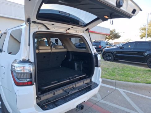 Used 2014 Toyota 4Runner SR5 image 35