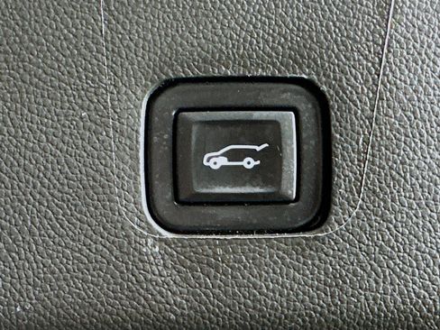 Used 2020 Chevrolet Traverse LT w/ LPO, Blackout Package AWD/4WD image 30
