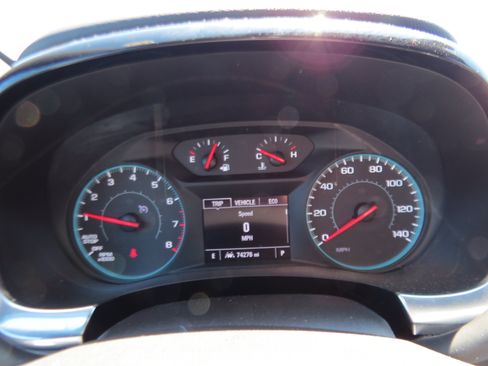 Used 2022 Chevrolet Traverse LT FWD image 23