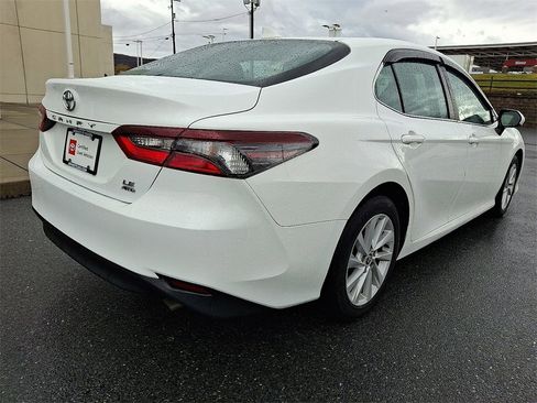 Certified 2022 Toyota Camry LE image 10