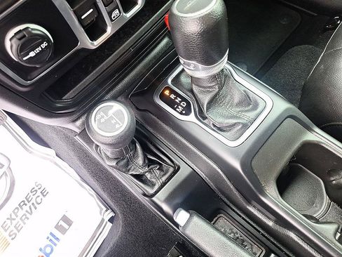Used 2023 Jeep Gladiator Sport AWD/4WD image 18