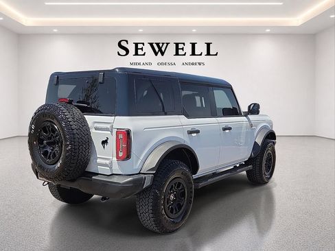Used 2025 Ford Bronco Badlands AWD/4WD image 4