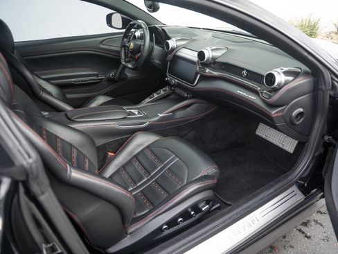 Certified 2018 Ferrari GTC4Lusso image 26