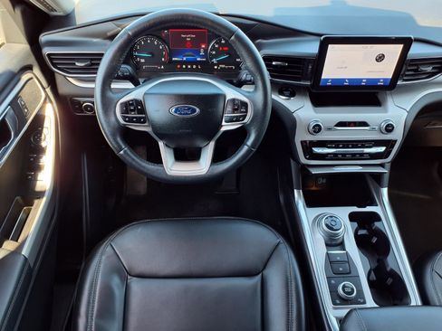 Used 2024 Ford Explorer XLT w/ Equipment Group 202A image 6