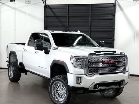 Used 2022 GMC Sierra 2500 Denali w/ Denali Ultimate Package AWD/4WD image 8