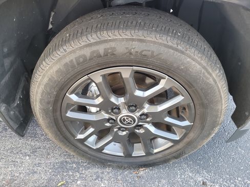 Used 2024 Toyota Sequoia Platinum image 9