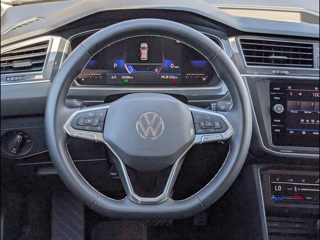 Used 2023 Volkswagen Tiguan SE FWD image 12