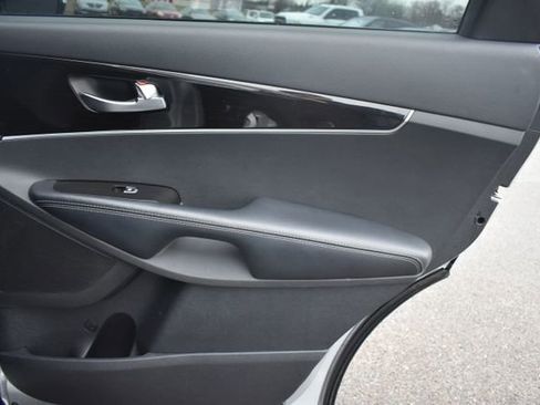 Used 2019 Kia Sorento LX image 39