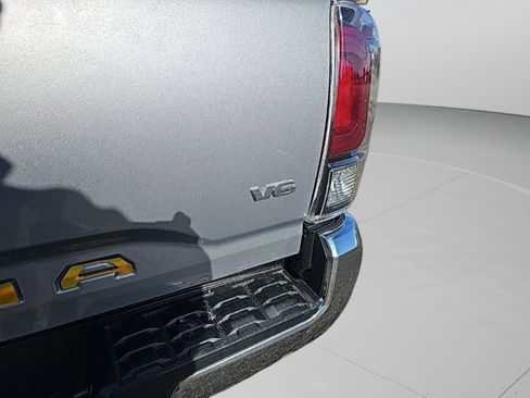 Used 2019 Toyota Tacoma SR5 image 17