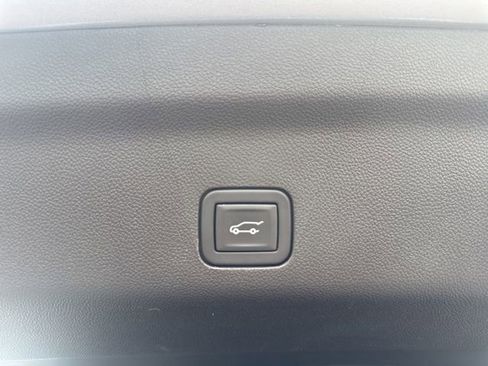 Used 2023 Cadillac Escalade ESV Premium Luxury w/ LPO, Floor Liner Package AWD/4WD image 6