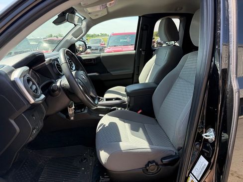 Used 2022 Toyota Tacoma SR5 w/ SR5 Appearance Package (SM) image 5