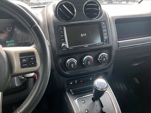 Used 2013 Jeep Compass Latitude AWD/4WD image 10