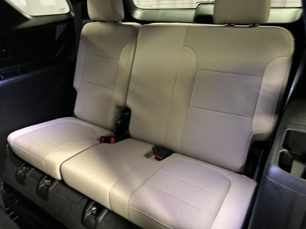 Used 2023 Chevrolet Traverse LS FWD image 23