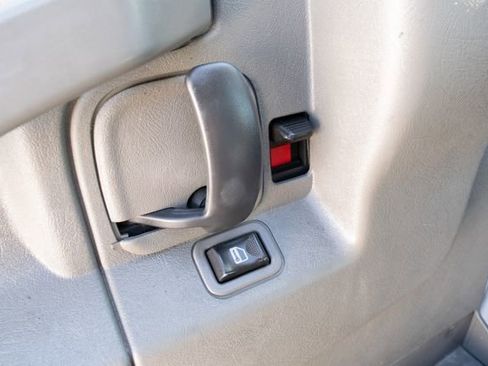 Used 2017 Chevrolet Express 3500 Extended image 15