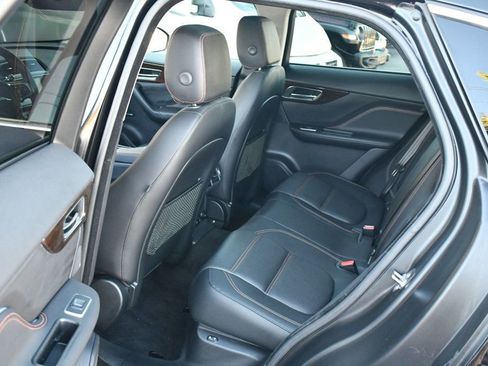 Used 2018 Jaguar F-PACE Prestige image 16