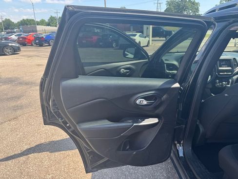 Used 2020 Jeep Cherokee Latitude image 22