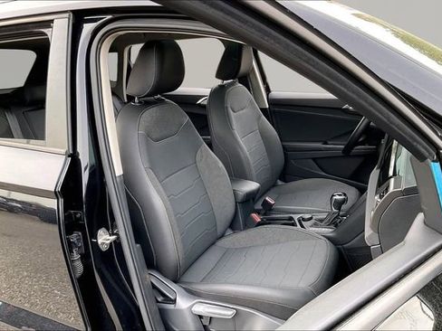 Used 2025 Volkswagen Taos SE image 20