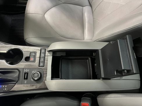 Used 2021 Toyota Highlander Platinum AWD/4WD image 25