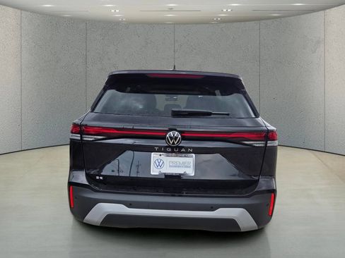 New 2026 Volkswagen Tiguan SE FWD image 4