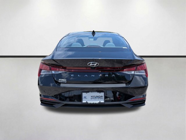 Used 2023 Hyundai Elantra SEL FWD image 5