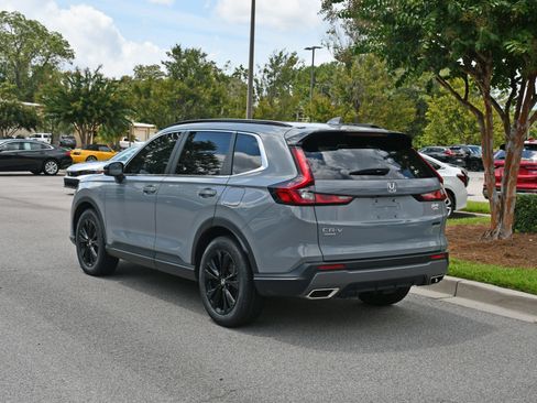 Used 2025 Honda CR-V Sport Touring image 3