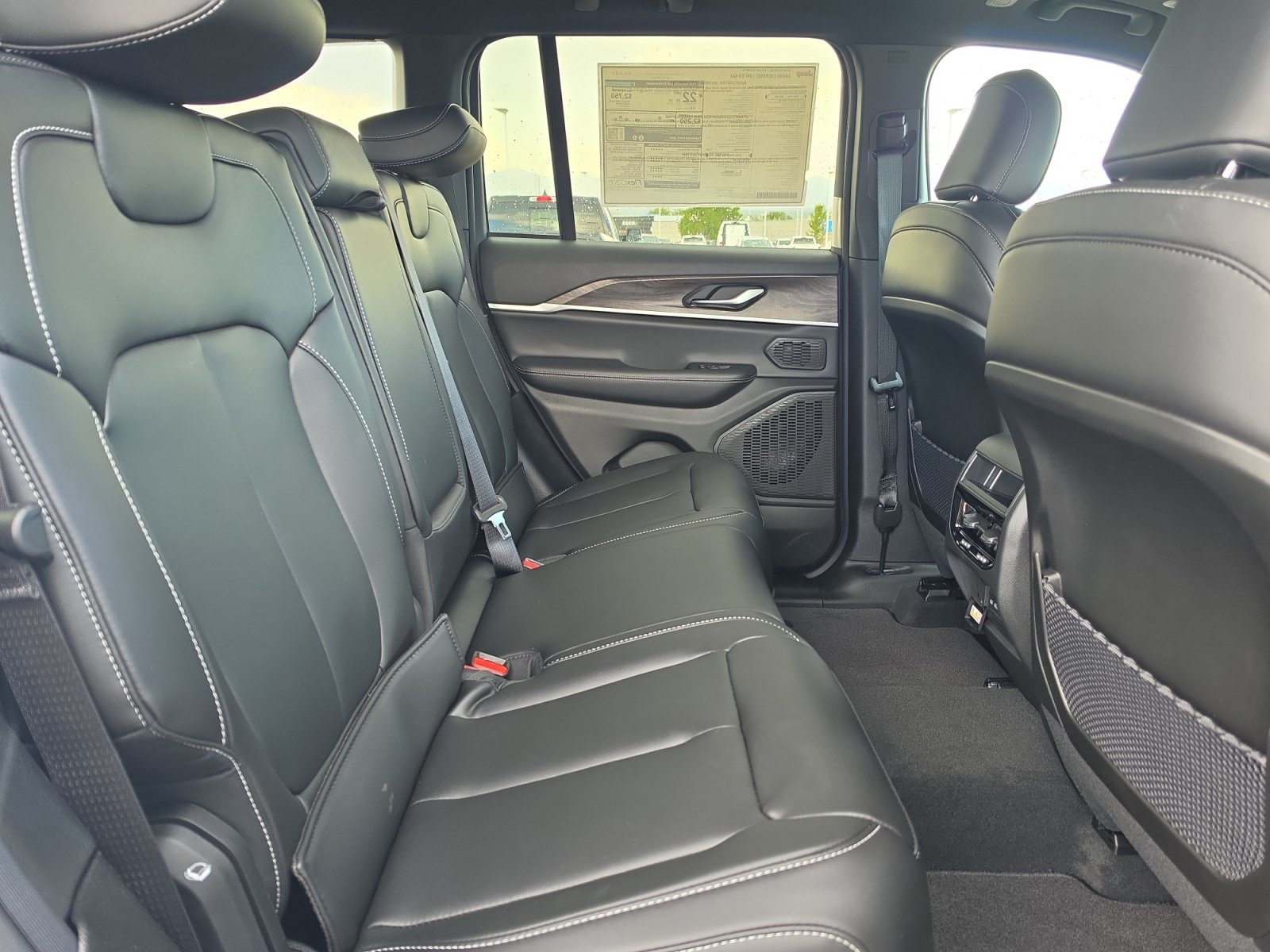 New 2026 Jeep Grand Cherokee Limited w/ Limited Altitude Package AWD/4WD image 16