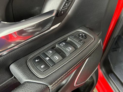 Used 2019 RAM 1500 Laramie AWD/4WD image 17