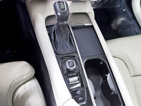 Used 2021 Volvo XC90 T6 Inscription AWD/4WD image 25