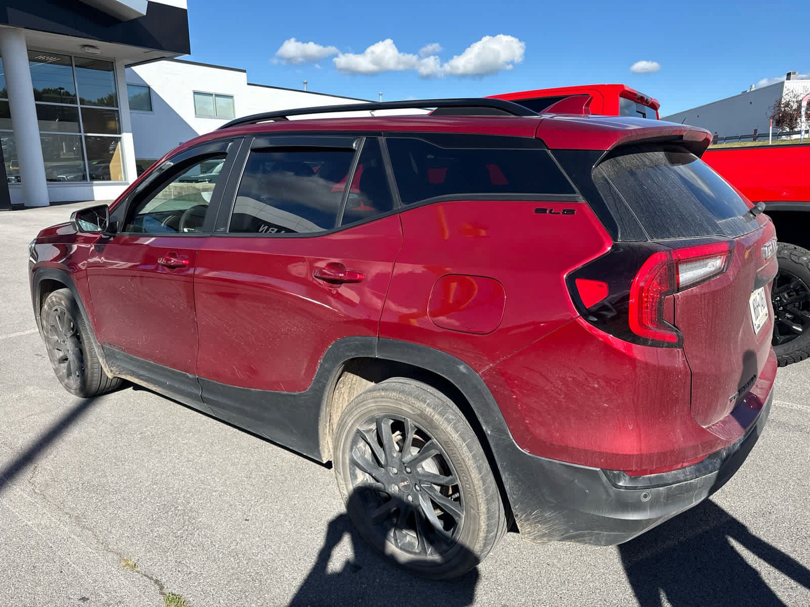 Used 2023 GMC Terrain SLE w/ Driver Convenience Package AWD/4WD image 4