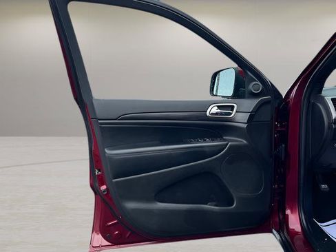 Used 2020 Jeep Grand Cherokee Laredo w/ Security & Convenience Group image 9