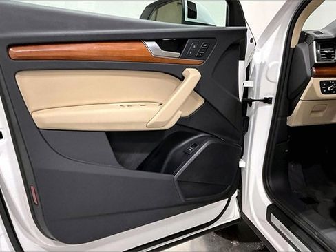 Used 2021 Audi Q5 2.0T Premium image 17