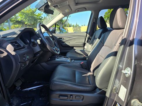 Certified 2022 Honda Pilot Special Edition image 3