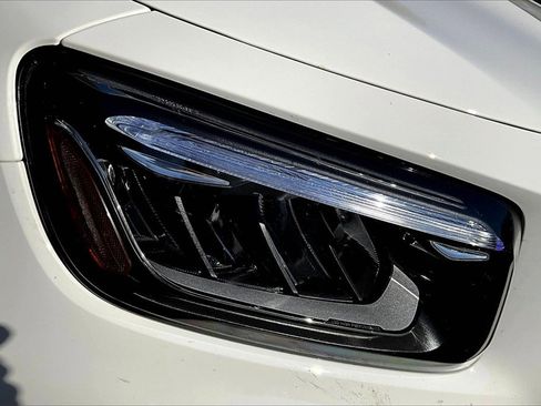 Used 2025 Mercedes-Benz GLB 250 4MATIC image 31