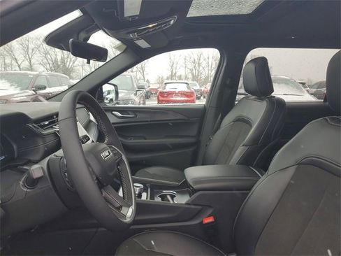 New 2025 Jeep Grand Cherokee L Altitude image 19