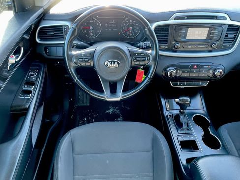 Used 2016 Kia Sorento LX w/ LX Convenience Package image 11