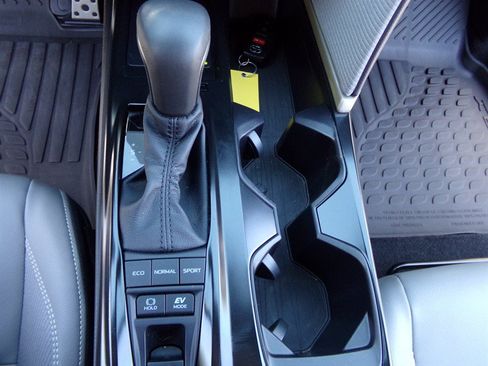Used 2025 Toyota Camry SE FWD image 34