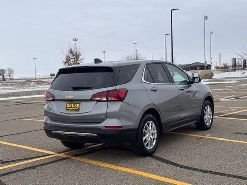 Used 2023 Chevrolet Equinox LT image 3