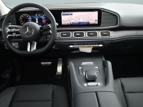 Used 2026 Mercedes-Benz GLS 450 4MATIC image 32